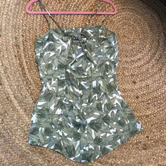 Summer Romper ☀️ 🏝 - Picture 4 of 5